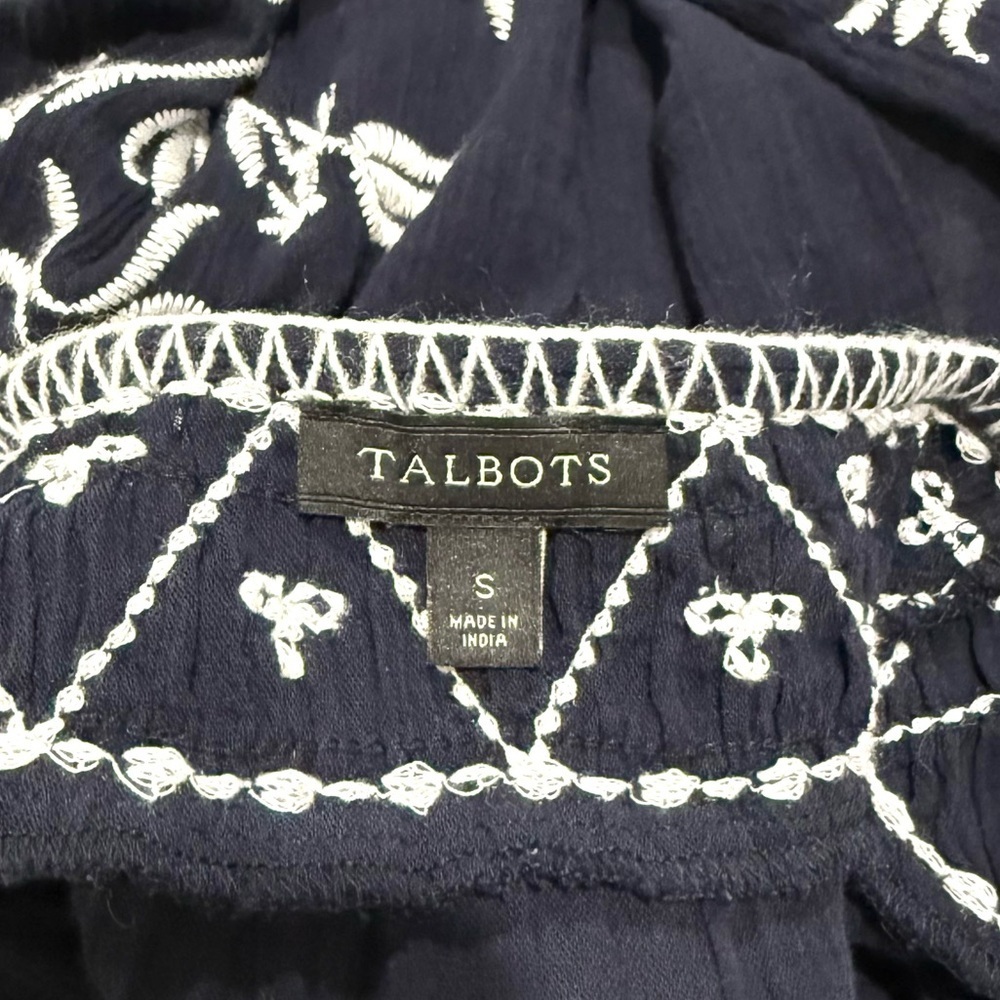 Talbots Navy Top with White Embroidery 💯% Cotton Runs more like M/L - Picture 2 of 4